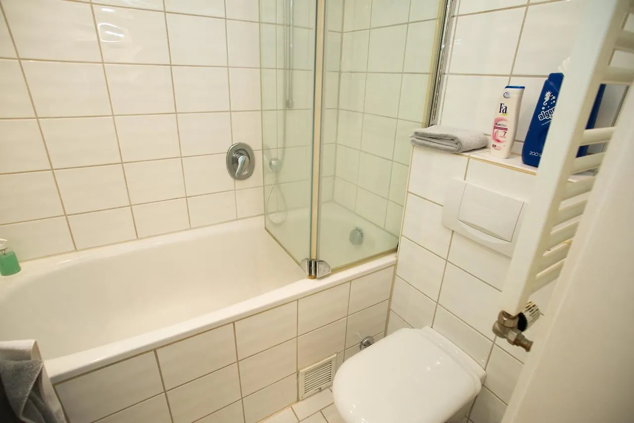 Apartement Mit Dachterrasse - Bei Curth Klingen - Teilen Sie Uns Ihre Ankunfszeit Mit Düsseldorf 2*,  Duitsland
